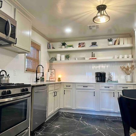 Campus Cottage Kng Bed! Walk To Uco And Downtown ادمون المظهر الخارجي الصورة