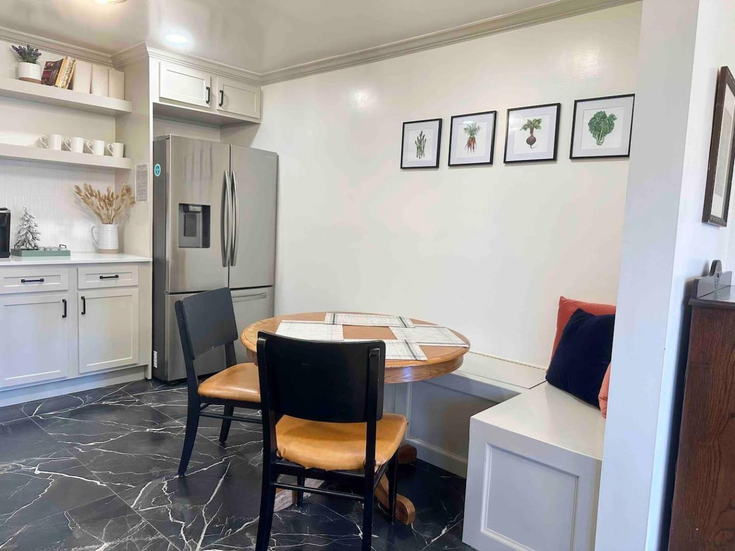 Campus Cottage Kng Bed! Walk To Uco And Downtown ادمون المظهر الخارجي الصورة